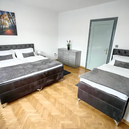 1932 Apartman
