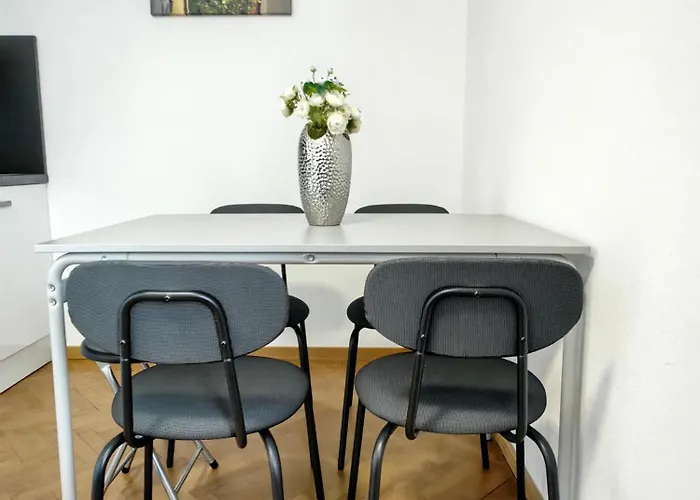 1932 Apartment *